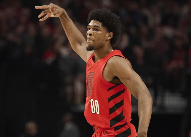 稳定火力！亨德森近两战场均26分1.5篮板0.5助攻1抢断